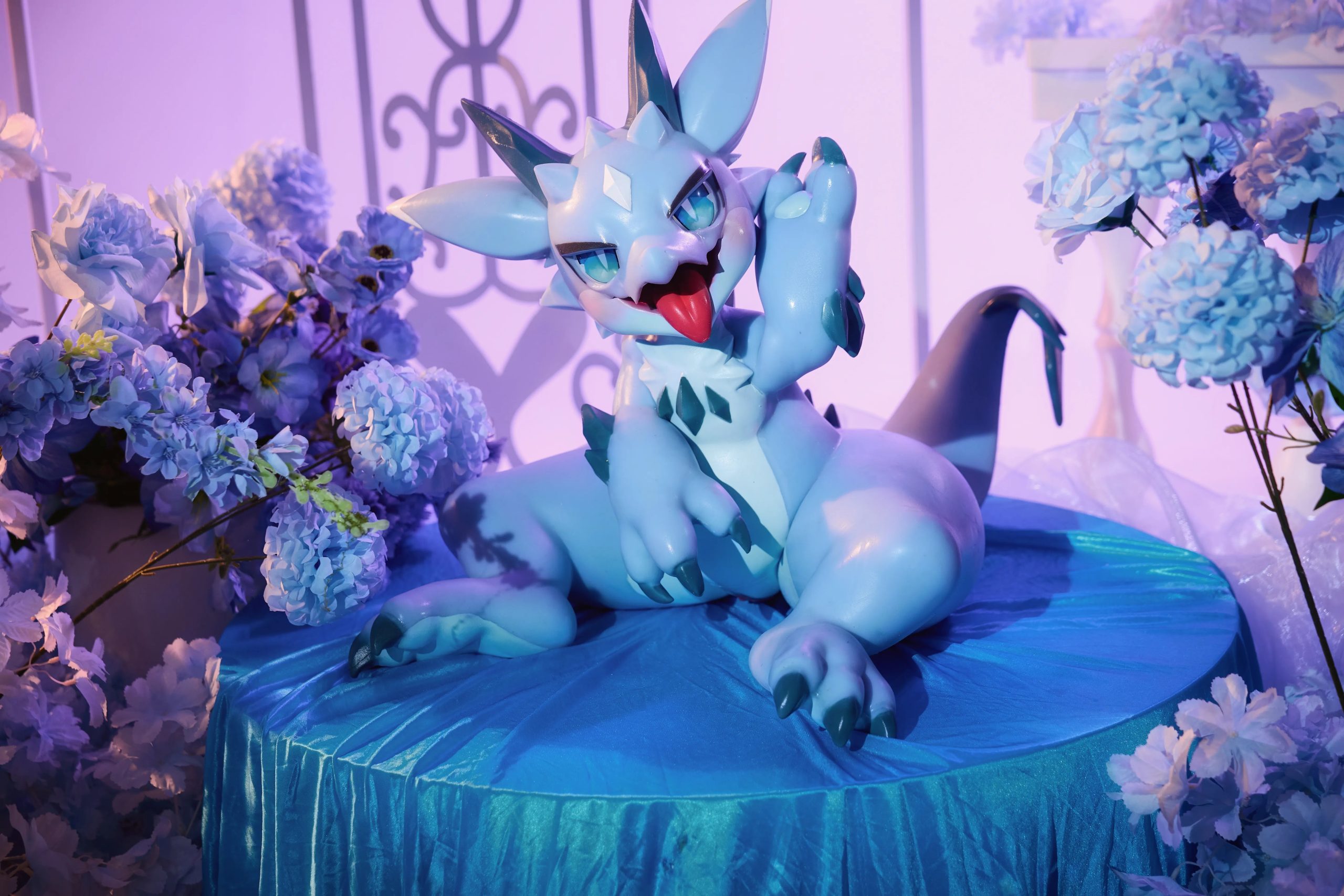 Crystchu poseable structure and seated display
